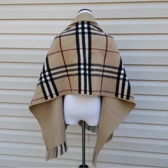 Burberry Helena Shawl Wrap with Pockets - Picture 4 of 7